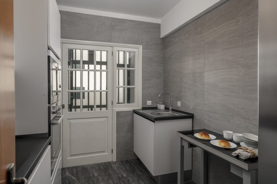 Basic Apartment | Private kitchen | Fridge, microwave, oven, stovetop