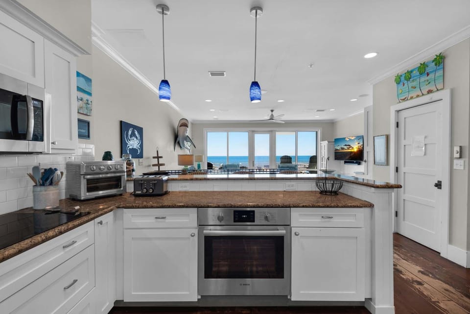 Condo, Multiple Beds (White Sands 451- Beach Dreams) | Private kitchen | Oven, toaster