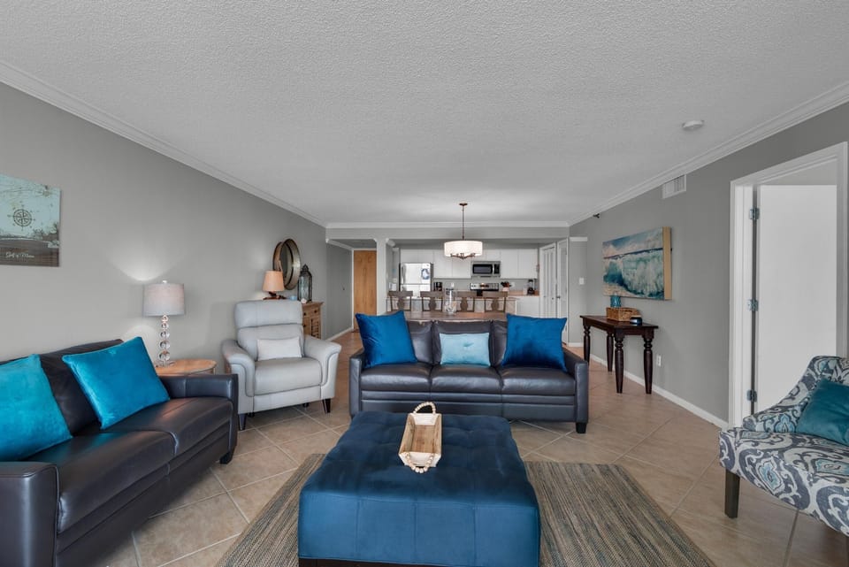 Apartment, Multiple Beds (Tristan Towers unit 14D) | Living area