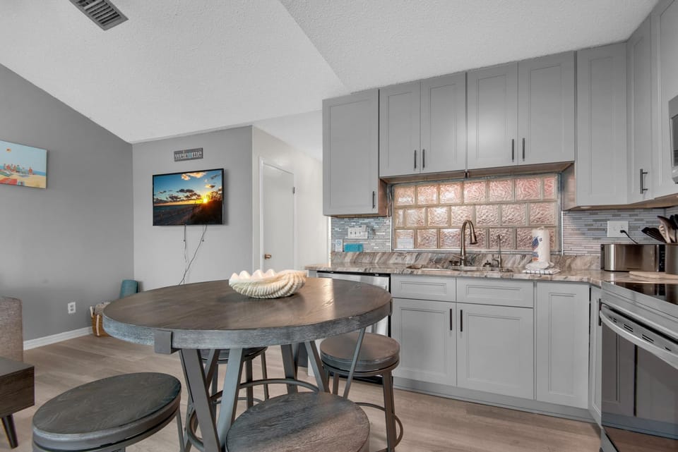 Apartment, Multiple Beds (LaBahia 224) | Private kitchen | Oven, toaster, paper towels
