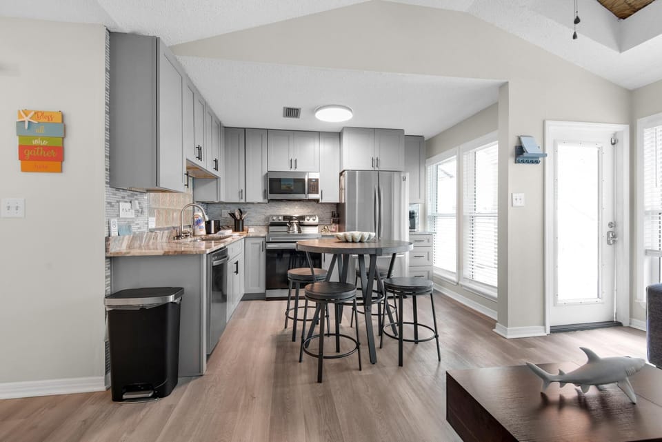 Apartment, Multiple Beds (LaBahia 224) | Private kitchen | Oven, toaster, paper towels