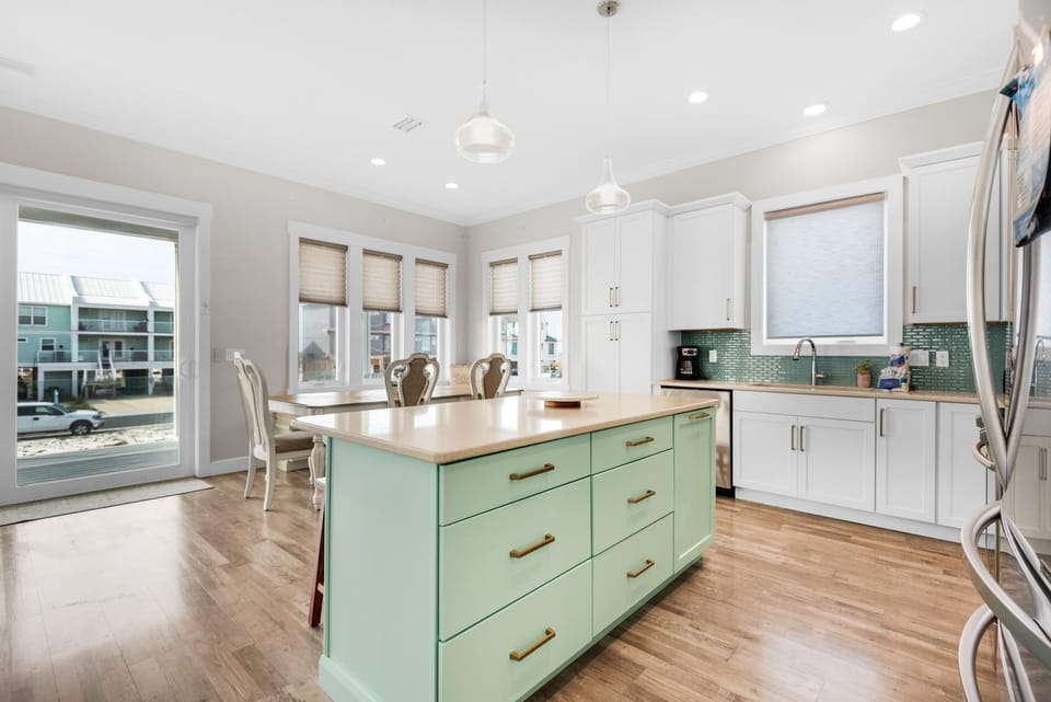 House, Multiple Beds (Nonni 'N Poppy's) | Private kitchen | Oven, toaster, paper towels