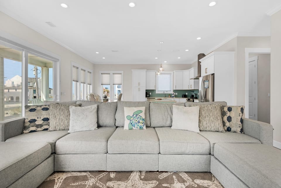 House, Multiple Beds (Nonni 'N Poppy's) | Living area | TV
