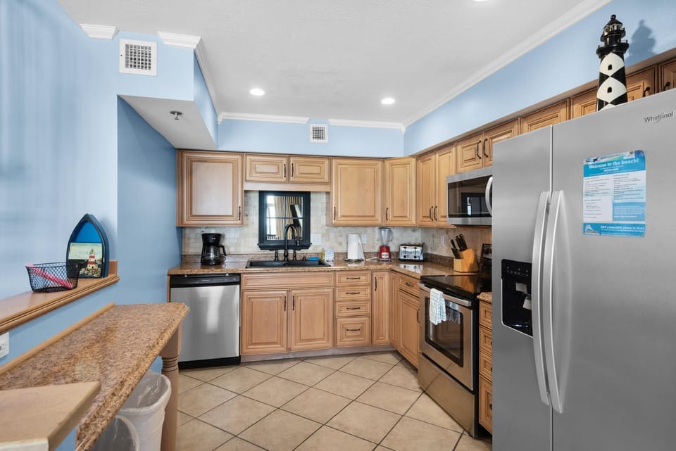 Apartment, Multiple Beds (Seahorse unit H) | Private kitchen | Oven, toaster, paper towels