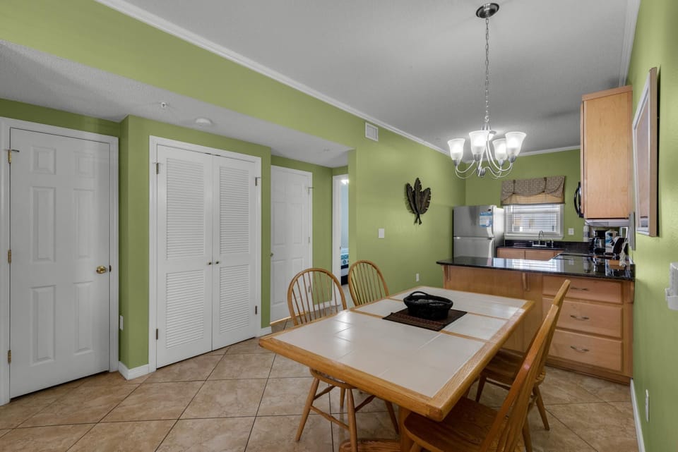 Apartment, Multiple Beds (Villas on the Gulf unit J1) | Dining