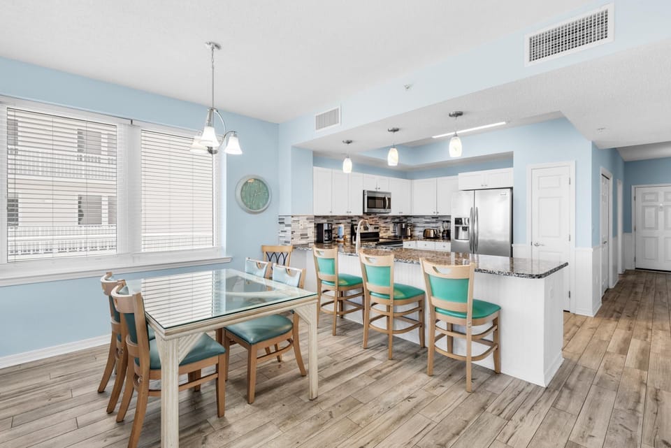 Apartment, Multiple Beds (Inn At Summerwind 1005) | Dining