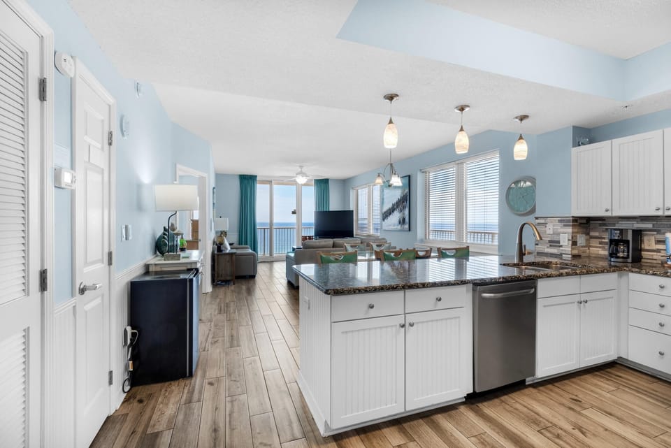 Apartment, Multiple Beds (Inn At Summerwind 1005) | Private kitchen | Oven, toaster, paper towels