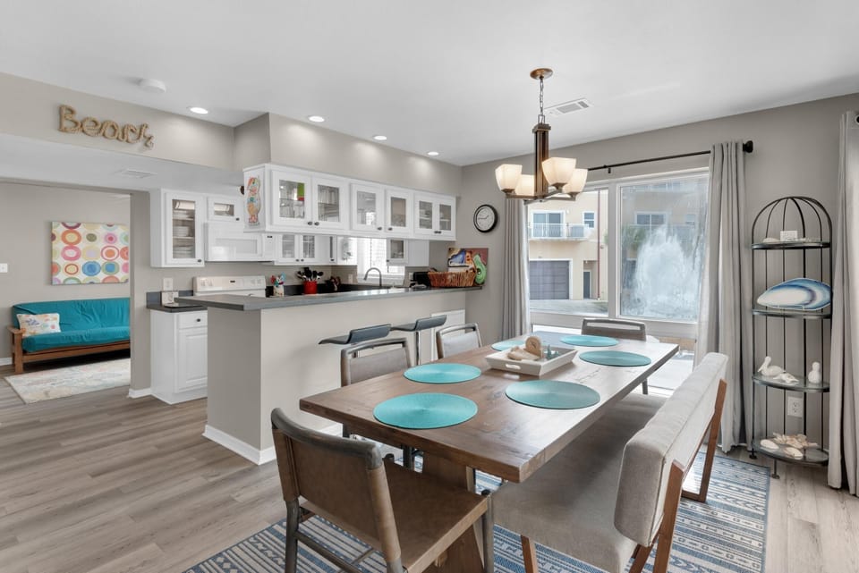 Condo, Multiple Beds (Regency Cabanas E1) | Dining