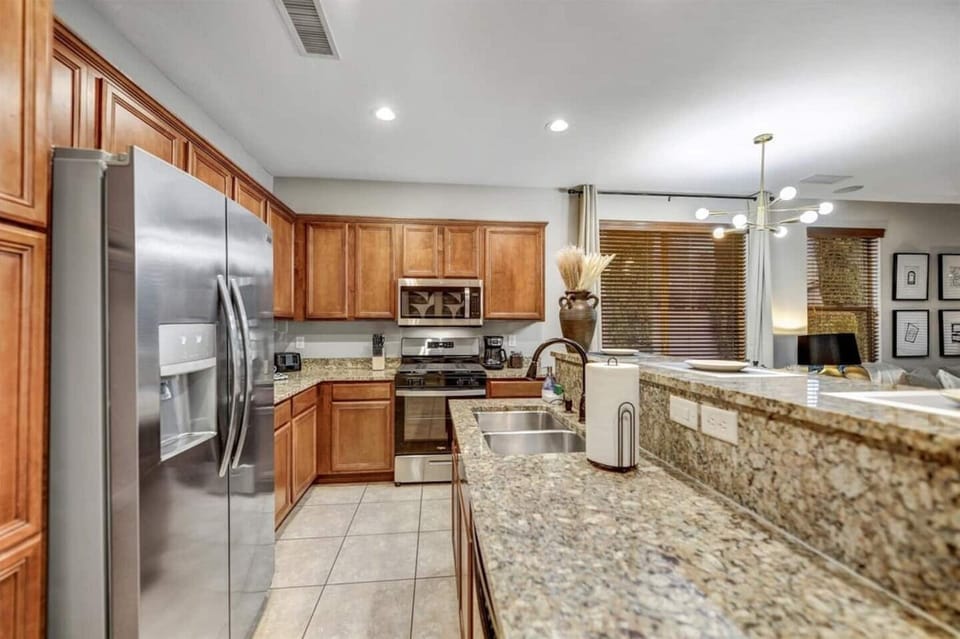 Open Kitchen, fully equipped