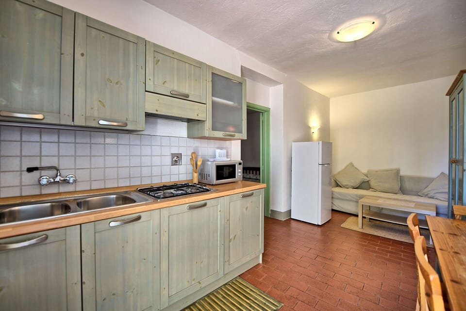 Dining Room, Kitchen