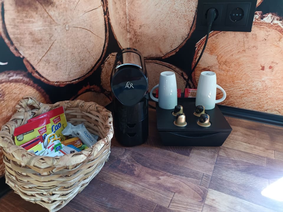 There is a Lor coffee machine. 