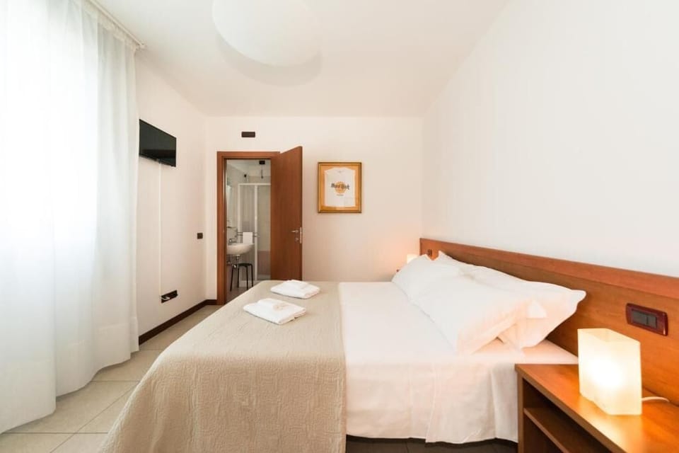 Standard Double Room | Down comforters, in-room safe, desk, blackout drapes
