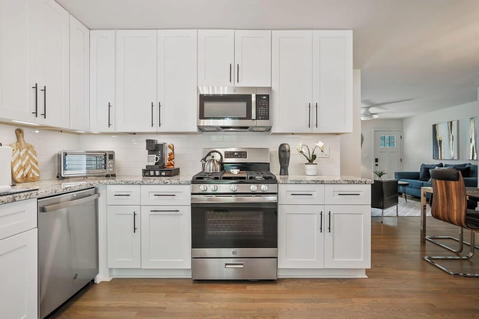 Gorgeous Newly Renovated Kitchen