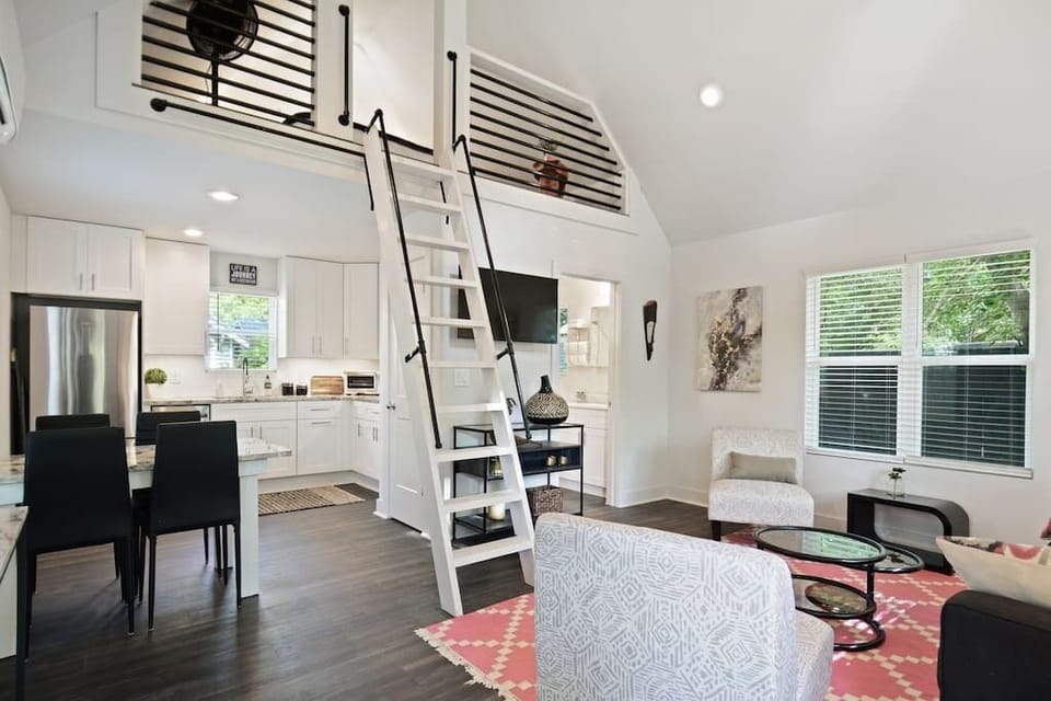 "We loved our stay in the Pink Door house! We can't wait to stay there again. It was very clean and convenient to everything ATL has to offer!!!" - Melissa - Jefferson, LA *****