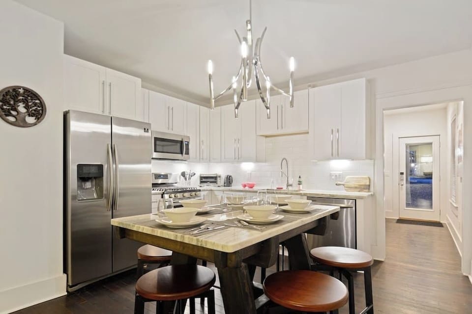 Kitchen with Dining for 6 Set Up