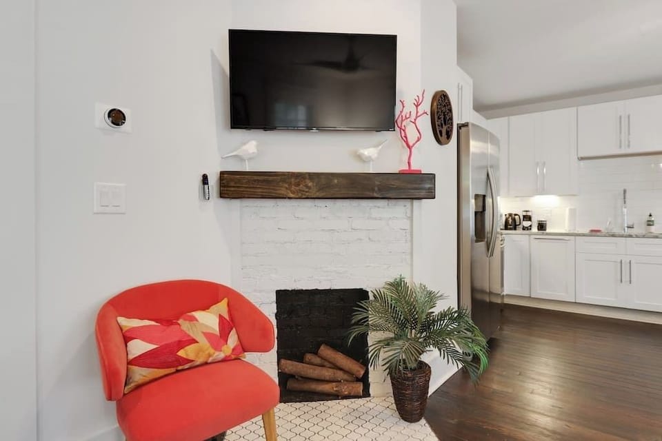 Living Room TV & Brick Fireplace (For Show Only, Not Operable)