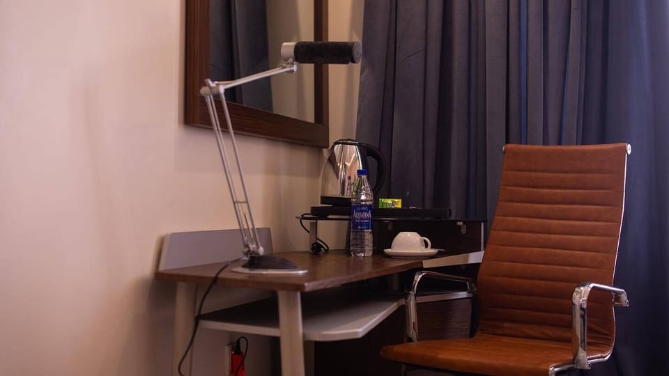Luxury Room | Desk, soundproofing, iron/ironing board, free WiFi