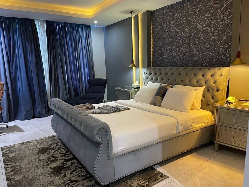 Luxury Room | Desk, soundproofing, iron/ironing board, free WiFi