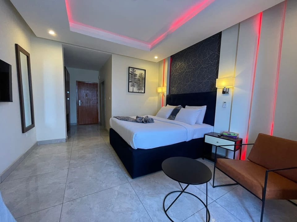 Deluxe Room | Desk, soundproofing, iron/ironing board, free WiFi
