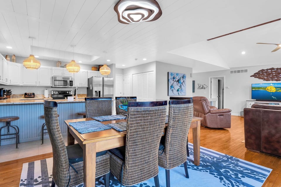 Dining Room | Dishware & Flatware Provided | Main Level