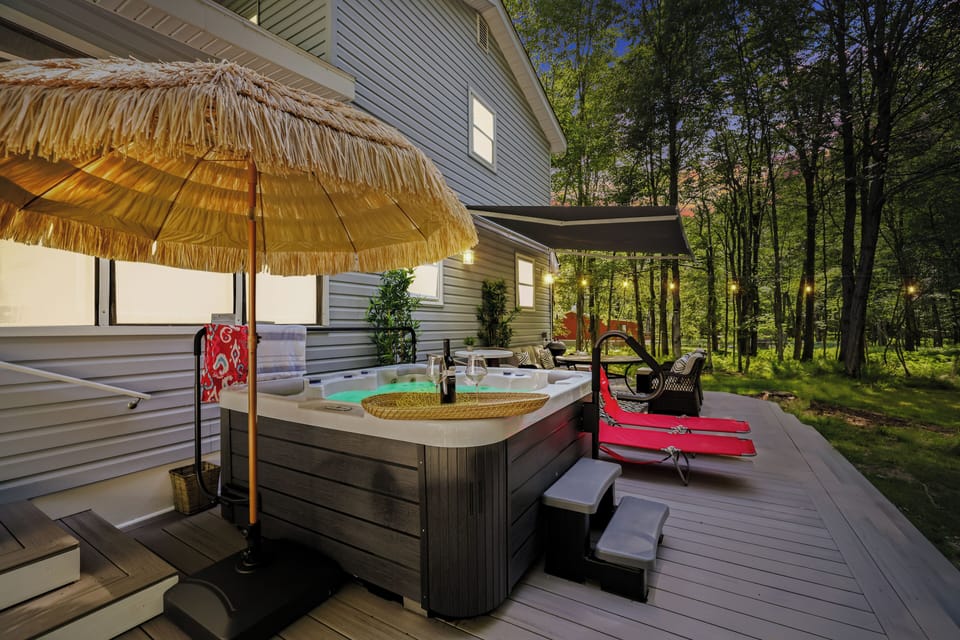 Outdoor spa tub