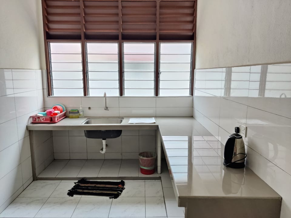 Family House, City View | Private kitchen