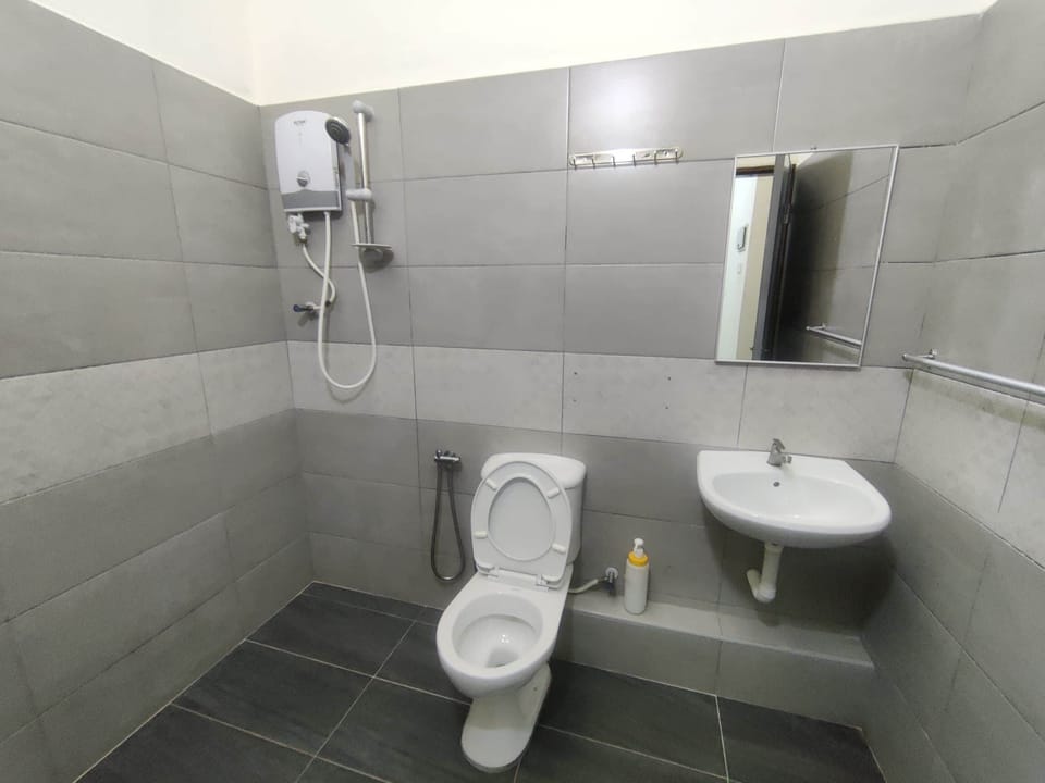 Family House, City View | Bathroom | Towels