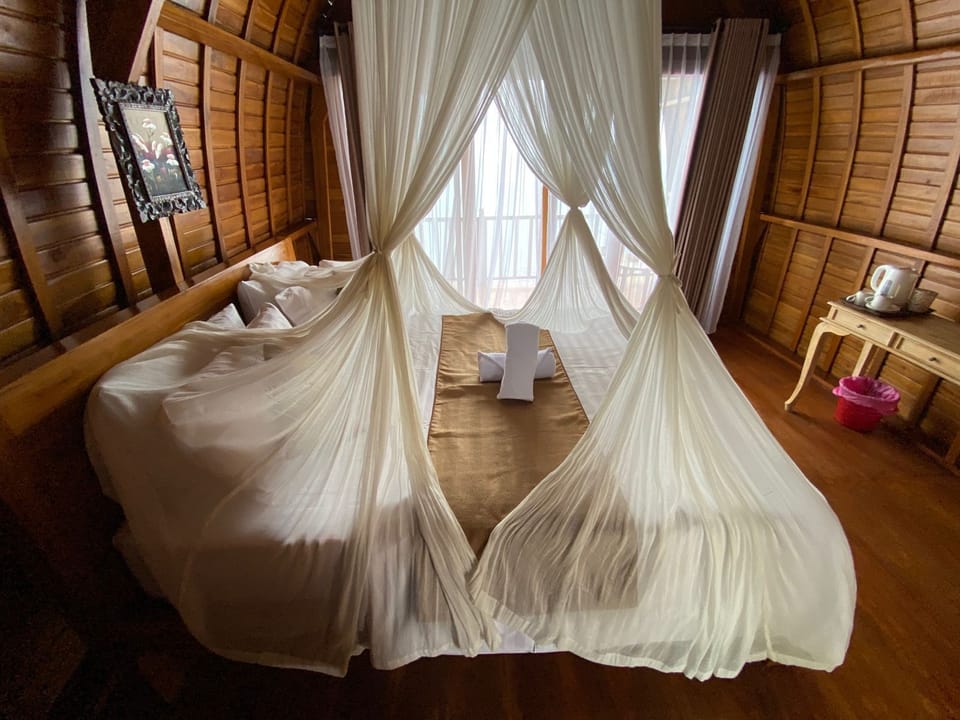 Soundproofing, free WiFi, bed sheets