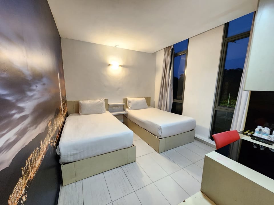 Grand Twin Room | Desk, laptop workspace, iron/ironing board, free WiFi