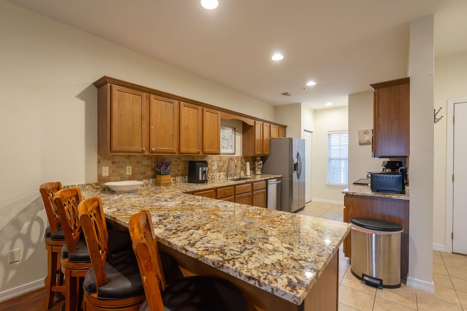 Breakfast Bar and Bar Stools