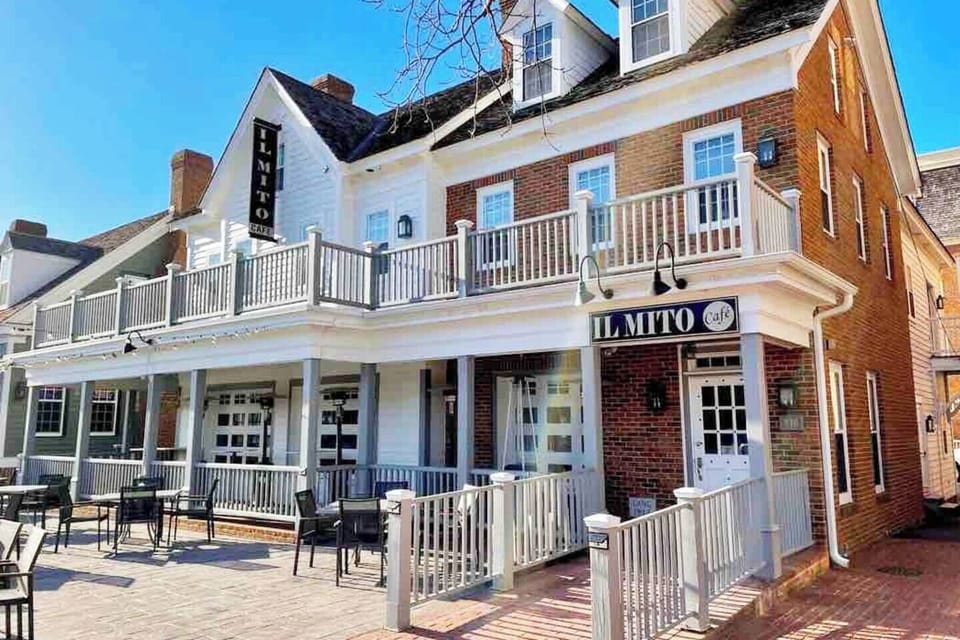 Nestled in the middle of downtown Historic Delafield, this space is right next to shops, restaurants, coffee shops and more! 