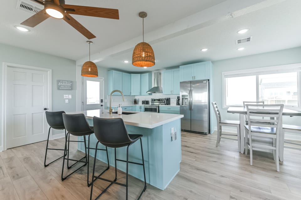 Kitchen with dining nook and Island