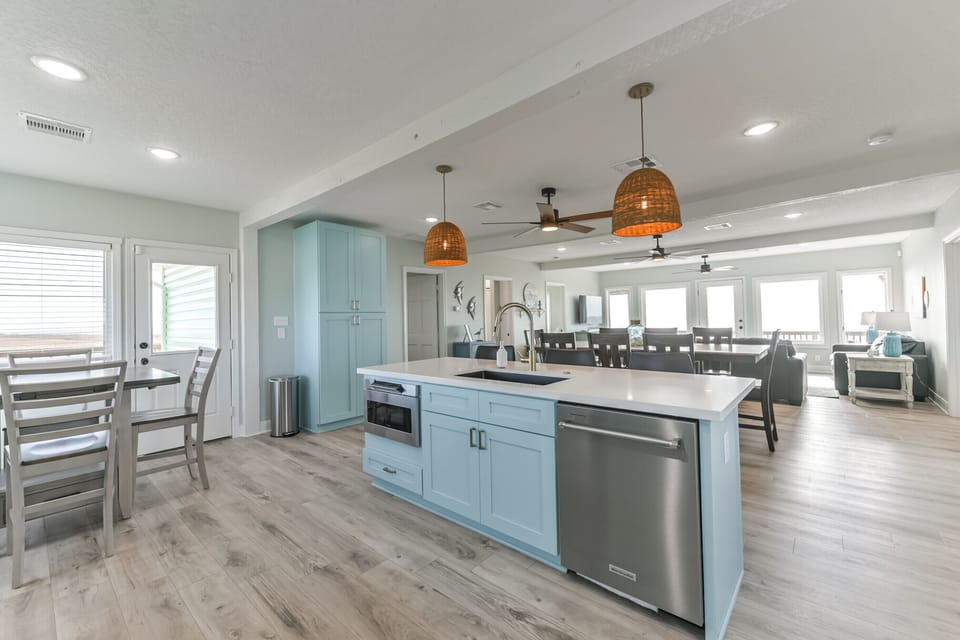 Kitchen with dining nook and Island