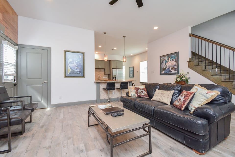 A living room that's a shore thing for relaxation. 🌊😌