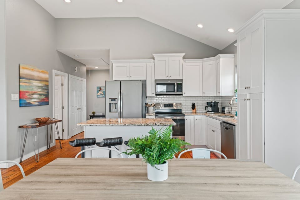 Very light and bright dining area looking into the kitchen.