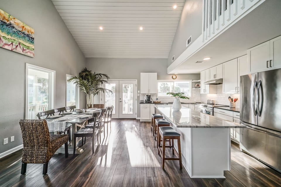 Wide open floor plan downstairs.
