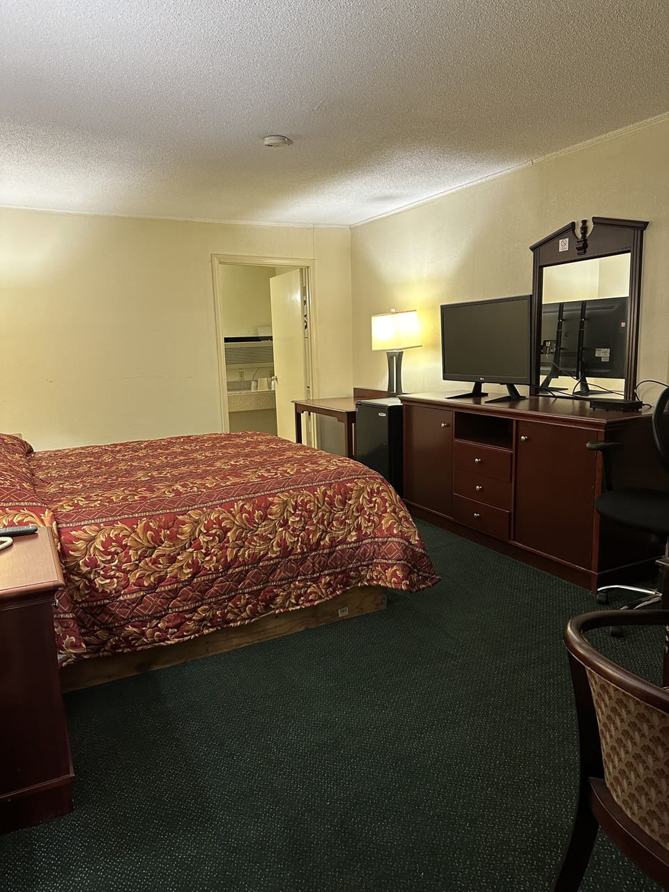 Basic Single Room | Free WiFi