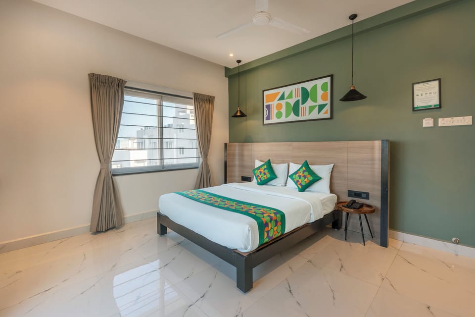 Deluxe Room | In-room safe, desk, free rollaway beds, free WiFi