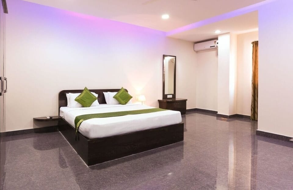 Business Double Room | Individually furnished, desk, laptop workspace, blackout drapes