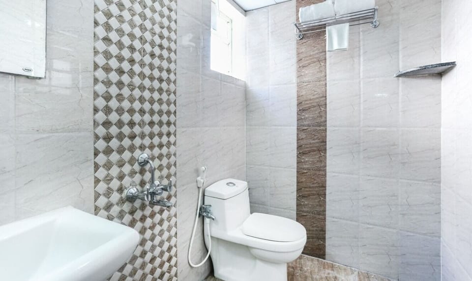Classic Double Room | Bathroom | Towels