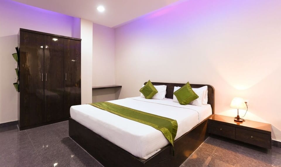 Business Double Room | Individually furnished, desk, laptop workspace, blackout drapes