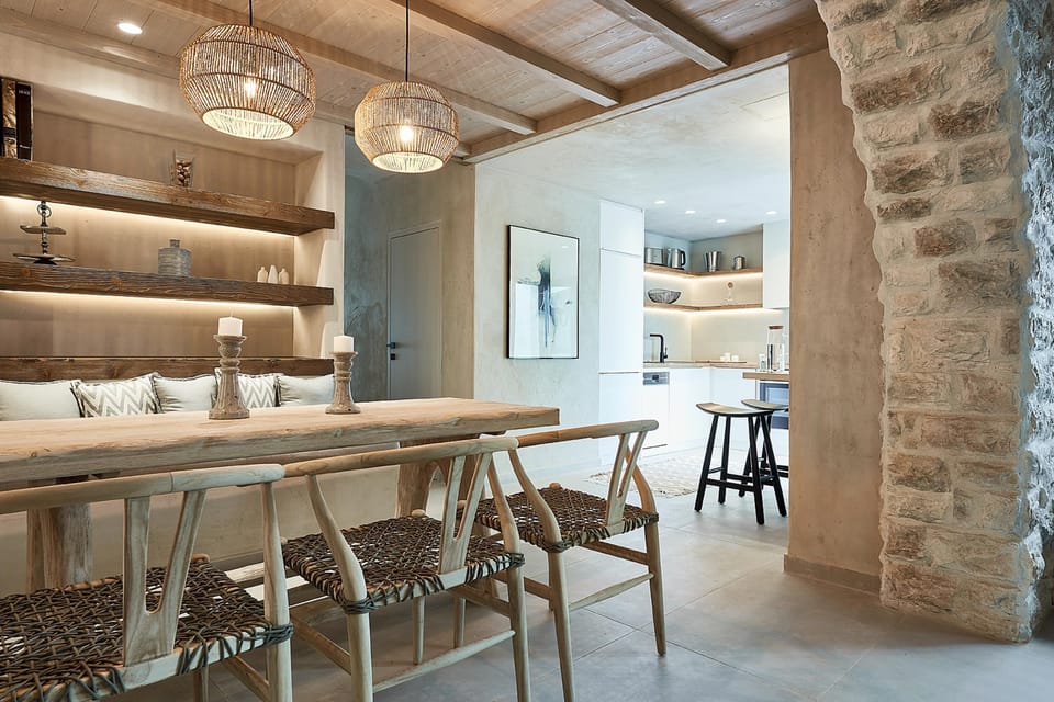 Dining area to enjoy intimate dinners with your loved ones!