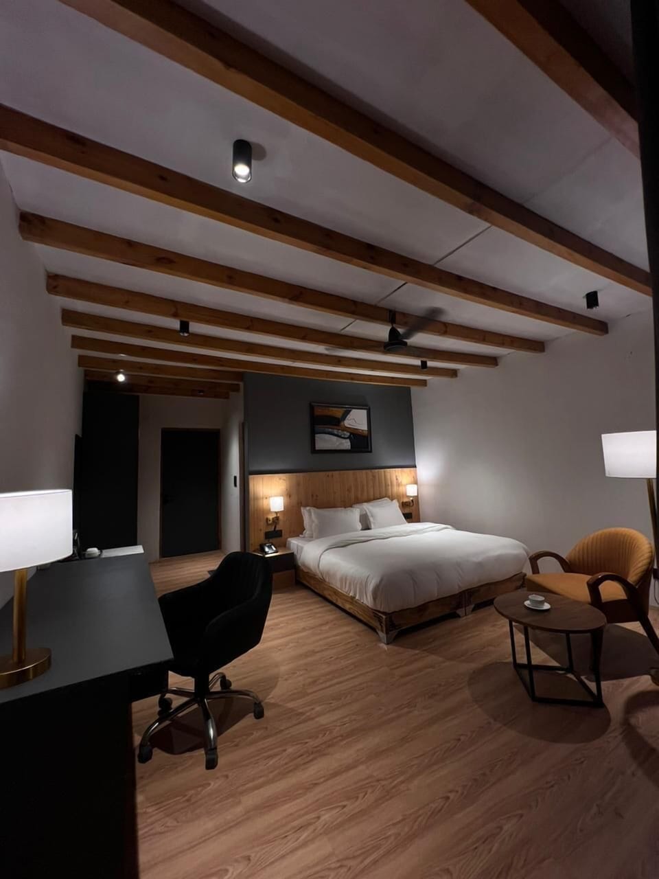 Deluxe Room, Mountain View | Hypo-allergenic bedding available, desk, laptop workspace, bed sheets