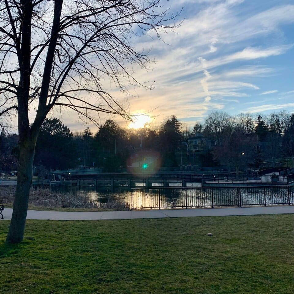 Walking distance to the Rogue River