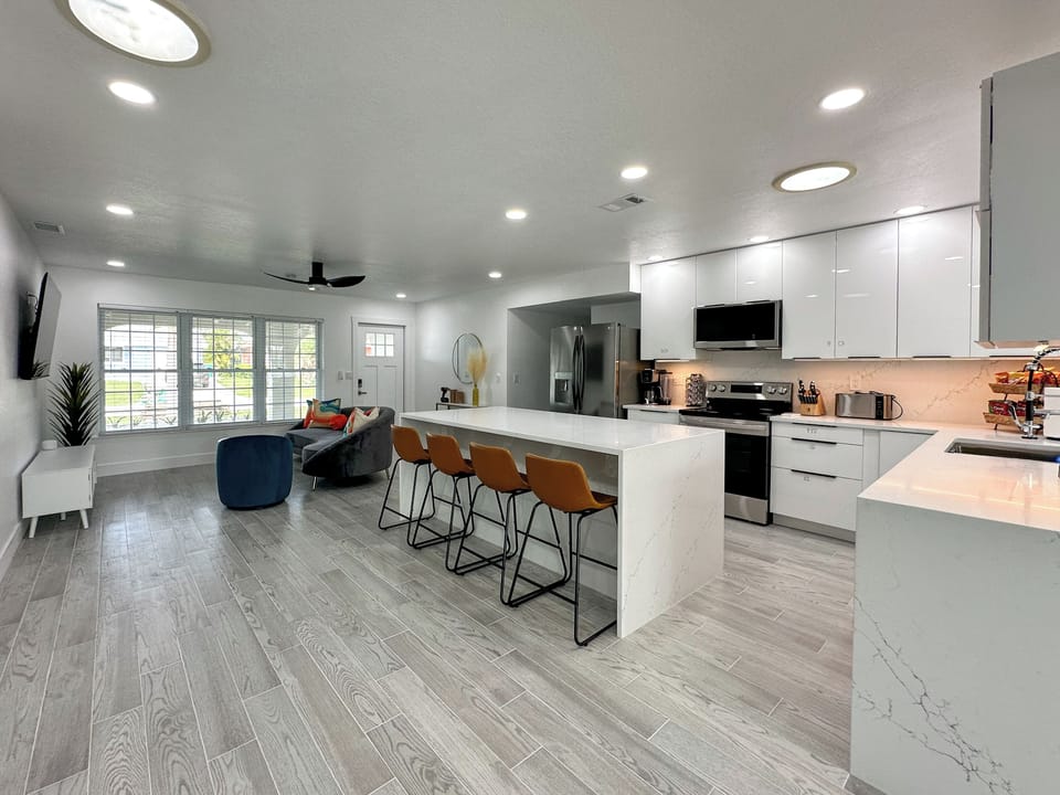 Bright, modern, and wide open — the perfect space to cook, relax, and spend time together