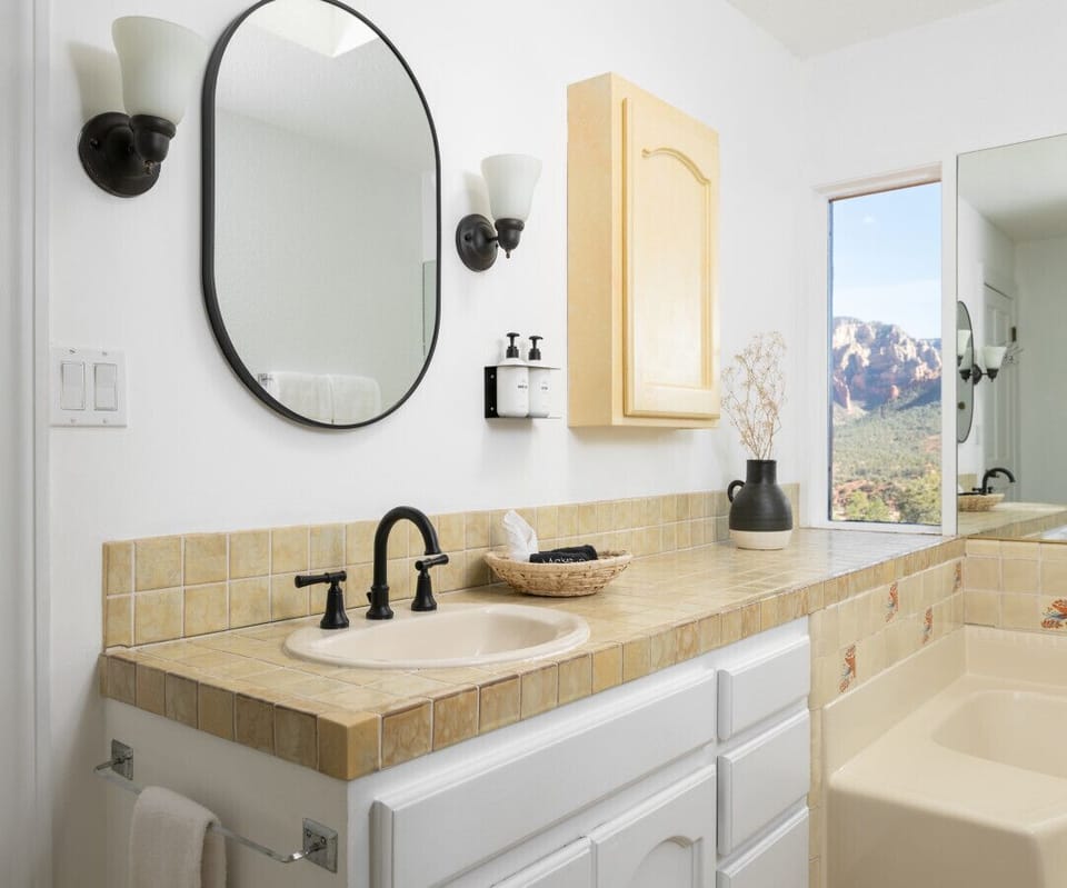 Upper level Ensuite Bath