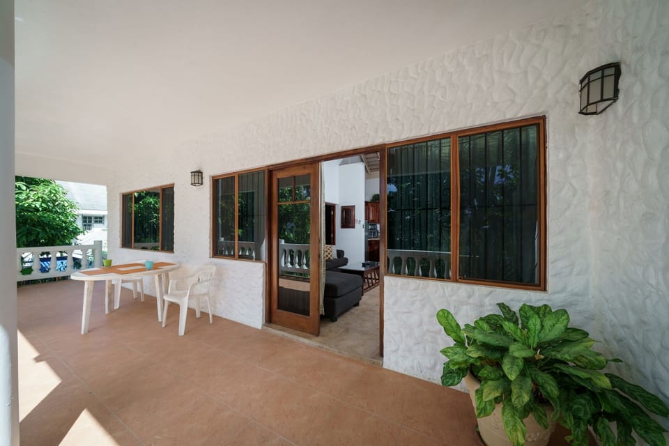 Garden House Apartment II - Balcony Entrance