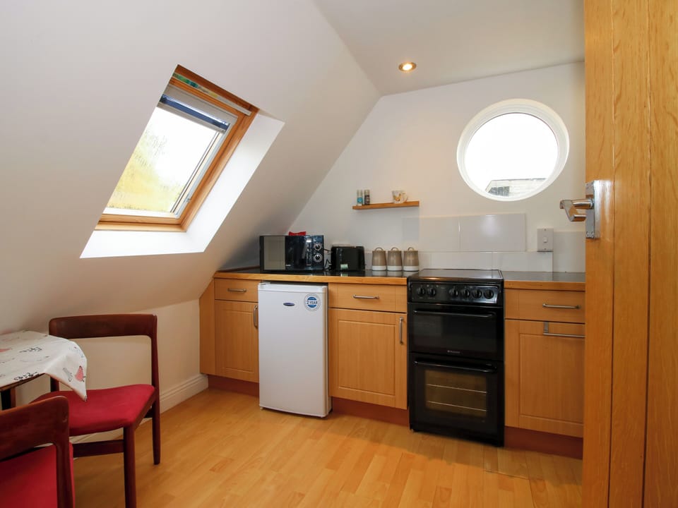 Cottage | Private kitchen | Fridge, dishwasher, electric kettle, toaster