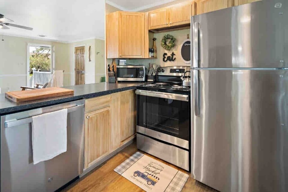 The well-equipped kitchen features stainless steel appliances, making meal prep easy whether you're whipping up breakfast or grilling outside. 