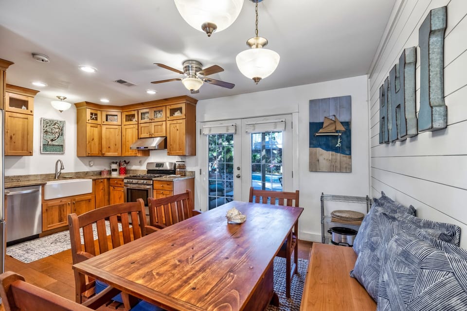 Kitchen & Dining Area
